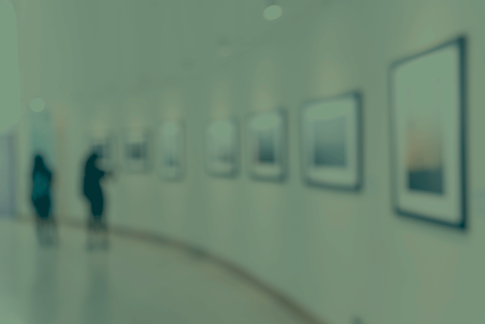 people-enjoying-an-art-exhibition-PSPCGQ
