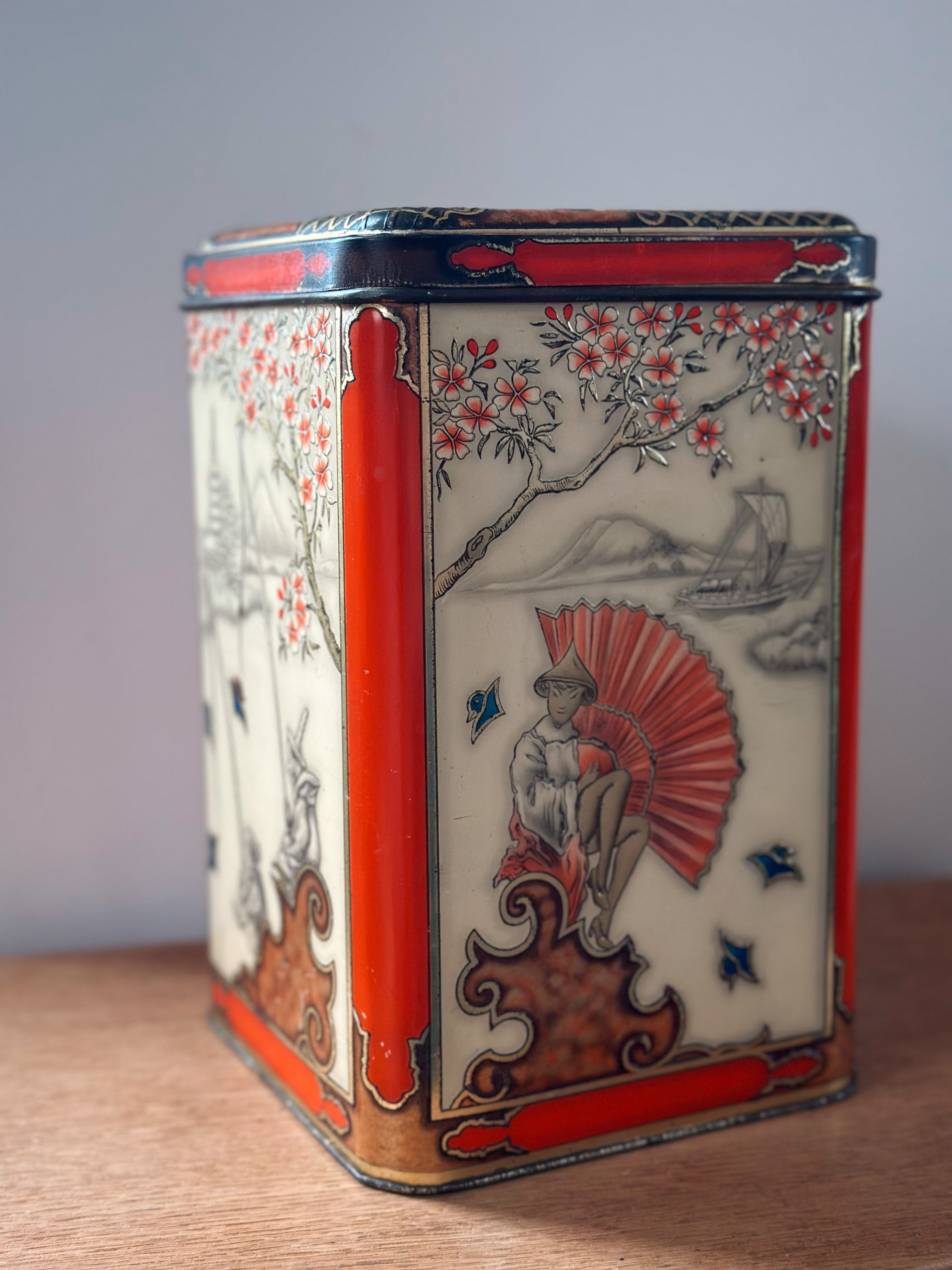 Ancien boîte à thé asiatique