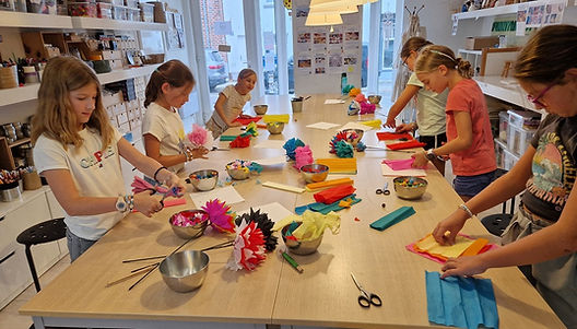 atelier fleurs en papier - small.jpg