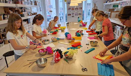 atelier fleurs en papier - small.jpg