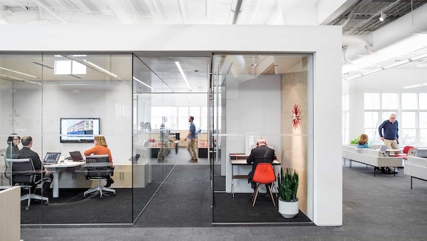 2020年，Herman Miller成為首家註冊WELL Portfolio認證的家具公司。 WELL Portfolio認證旨在幫助企業提升空間品質，並改善全球員工的福祉。