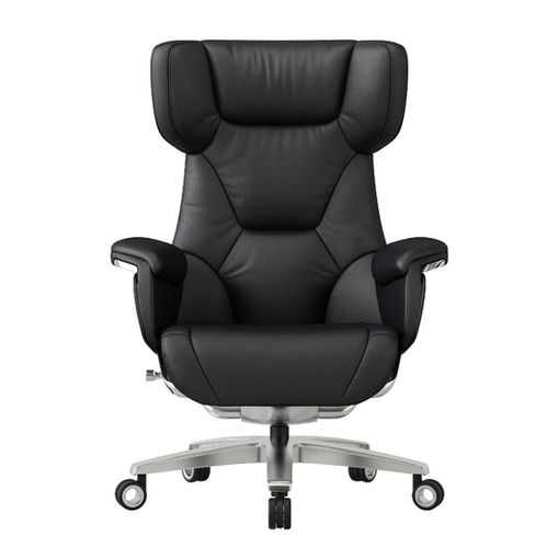 一張黑色高背皮革辦公椅,從正面拍攝。