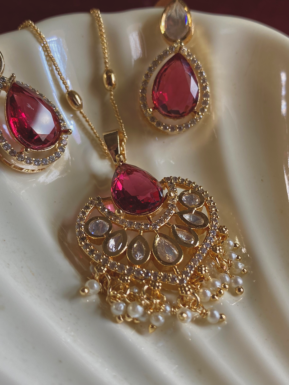 Thumbnail: Scarlet Royale Pendant Set