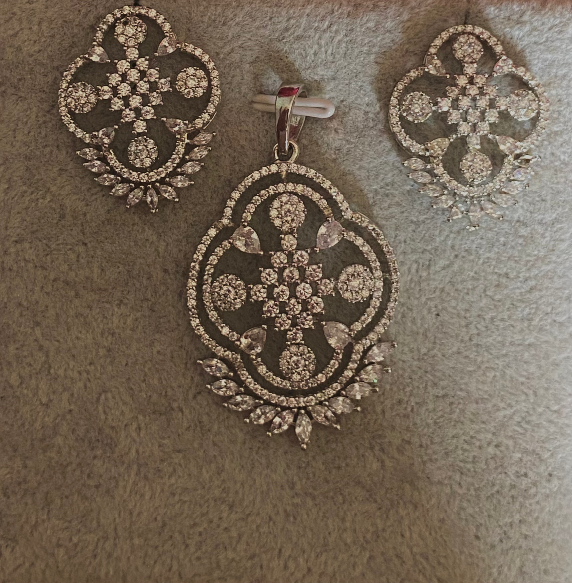 Silver Noor Pendant Set