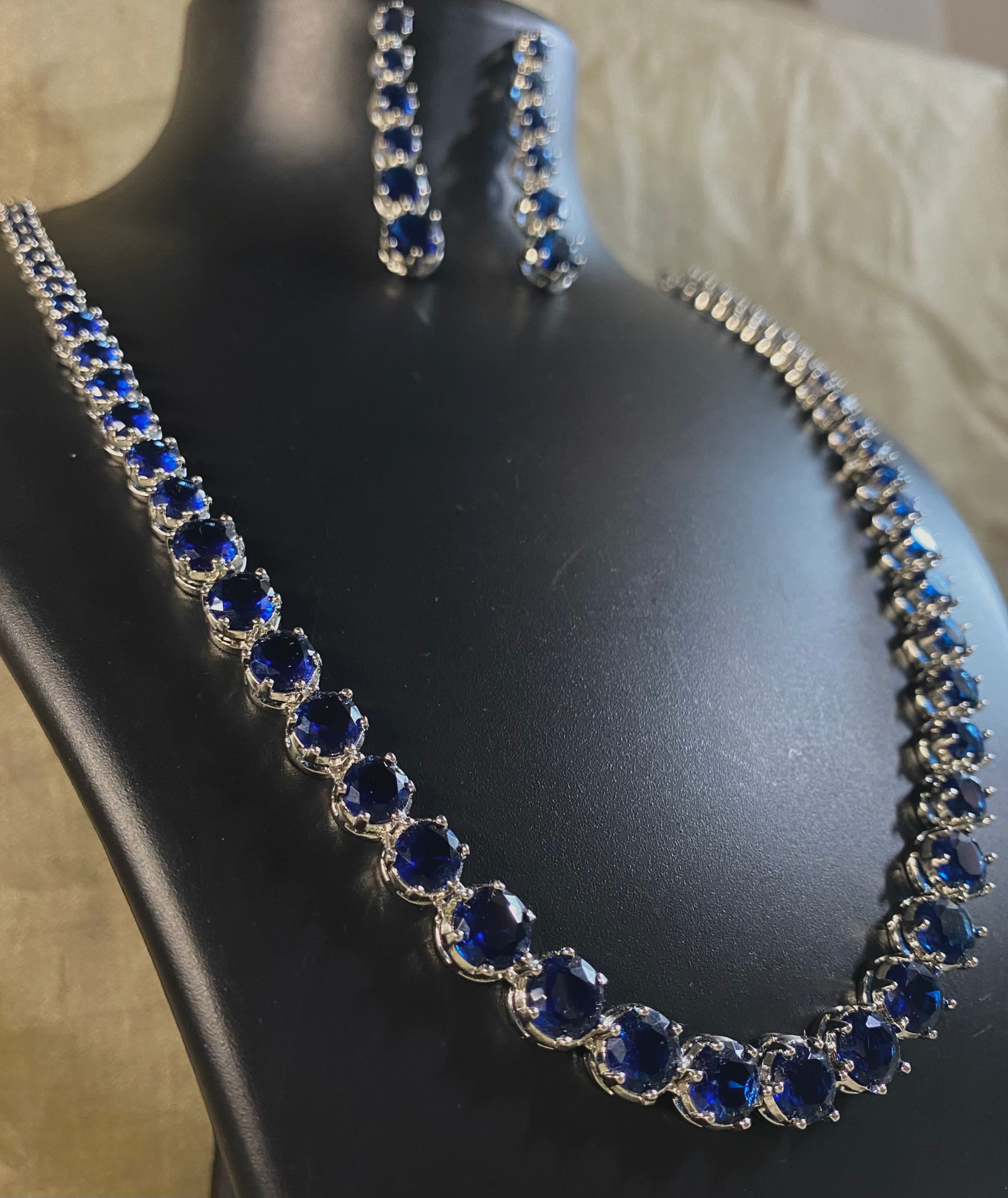 Eterna Solitaire Necklace Set