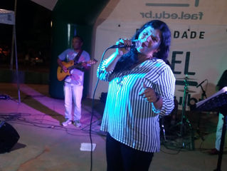 Neide Barros cantou tudo
que sabe na Praça das Artes