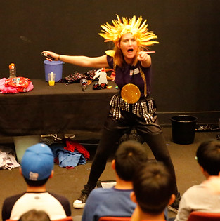 Science Safari touring with Entertaining and educational science show about climate change and sustainability
