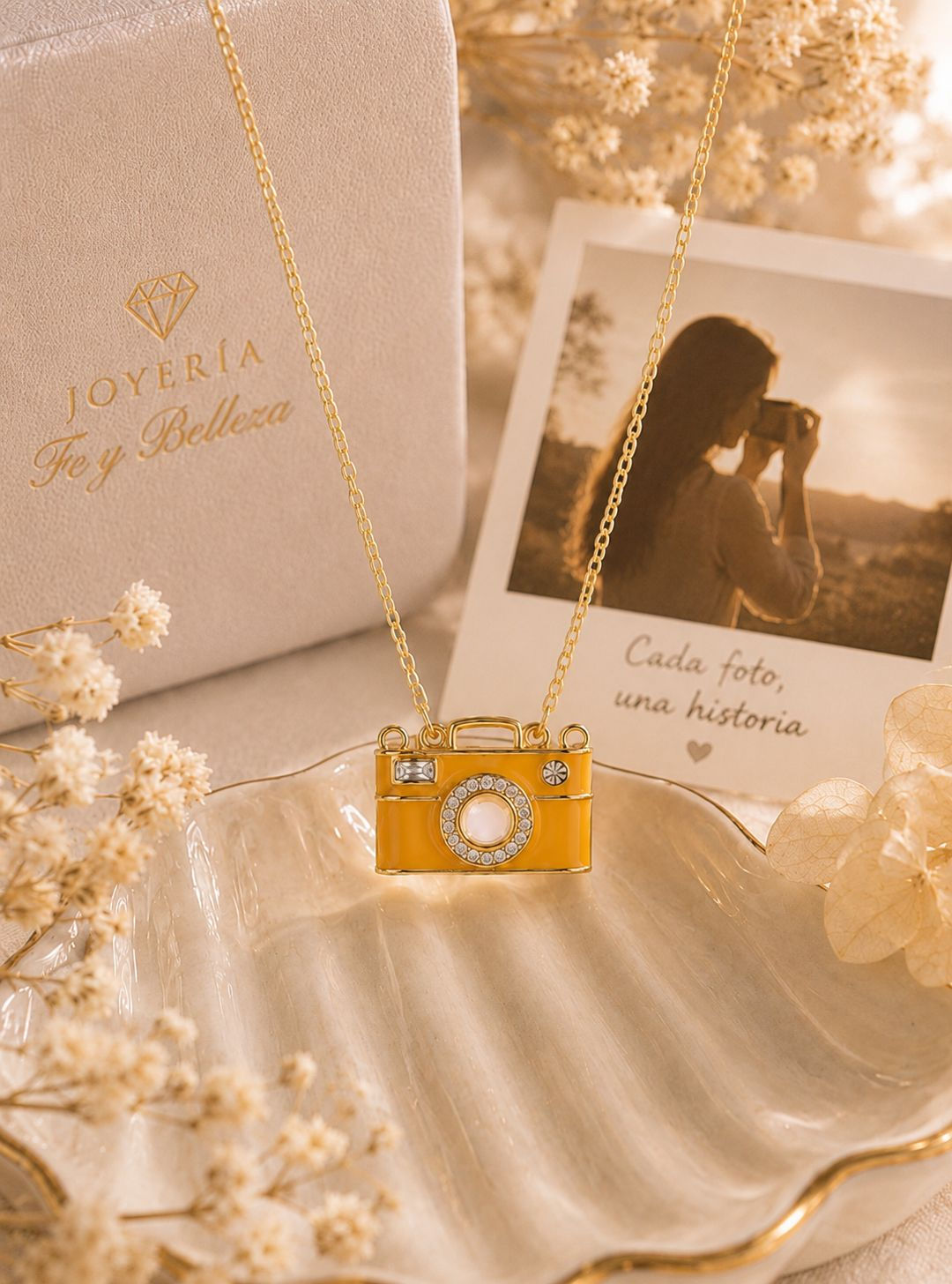 Necklace - Camera shape