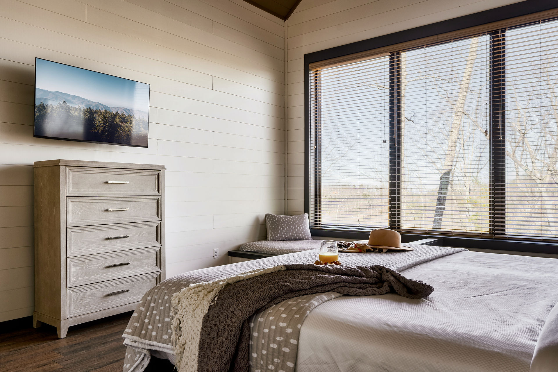 All bedrooms have Smart TVs and ROKUs