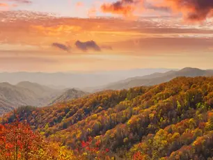 From Dolly to Dollywood: Experience Fall in the Smoky Mountains