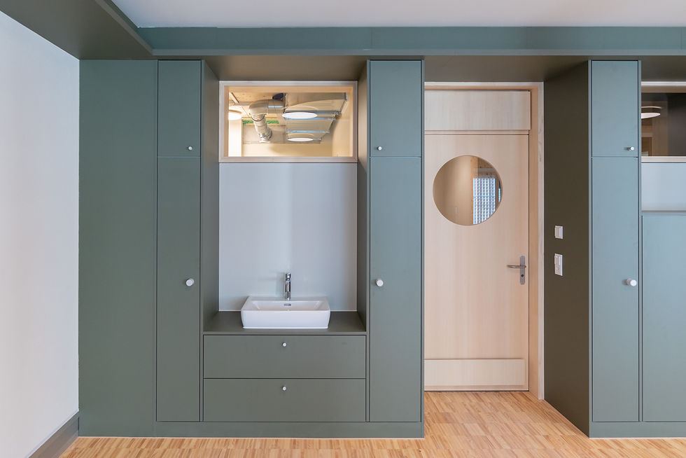Modernes_Holzhaus_mit_Schindeln.jpg