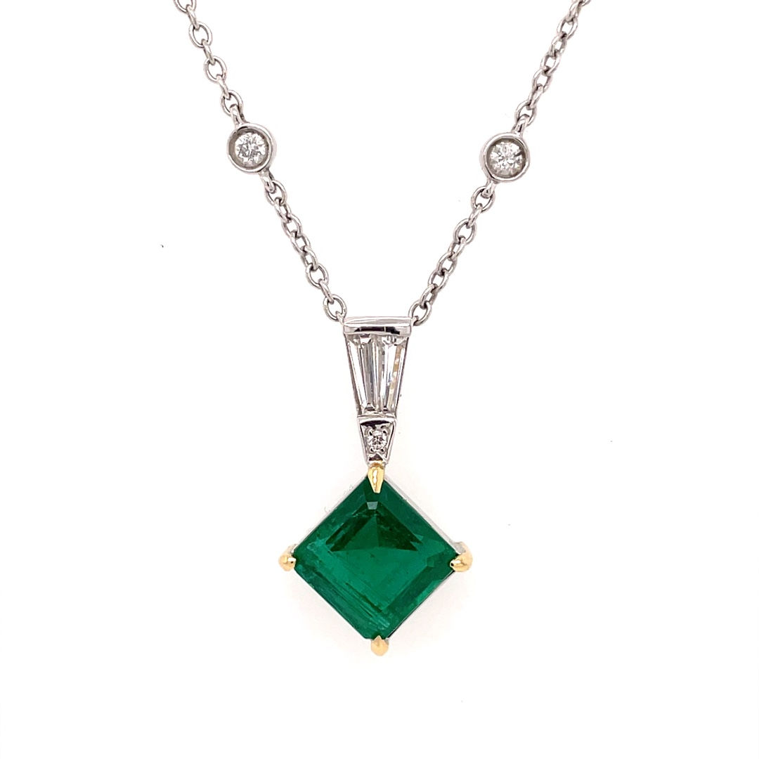 Green emerald pendant in diamond by the yard chain