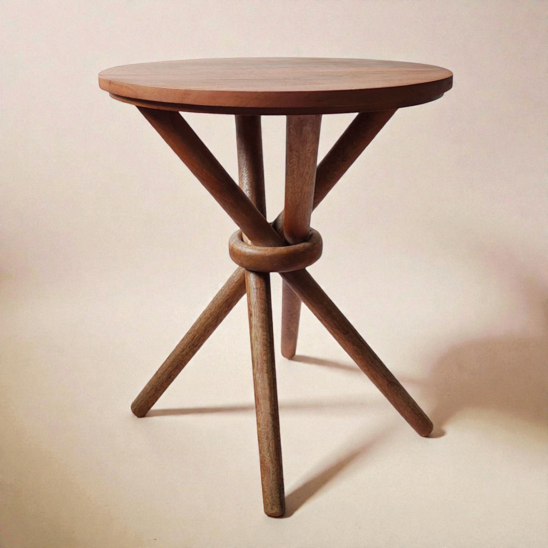 Twist Knot Table
