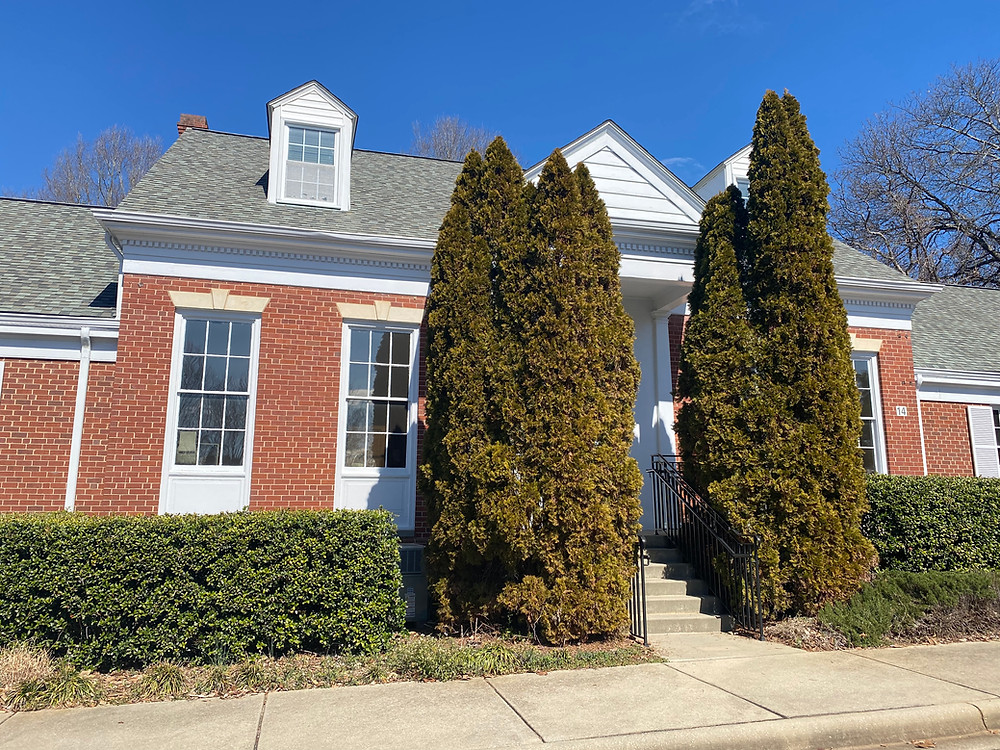 The front of the Alumnae House in the sun