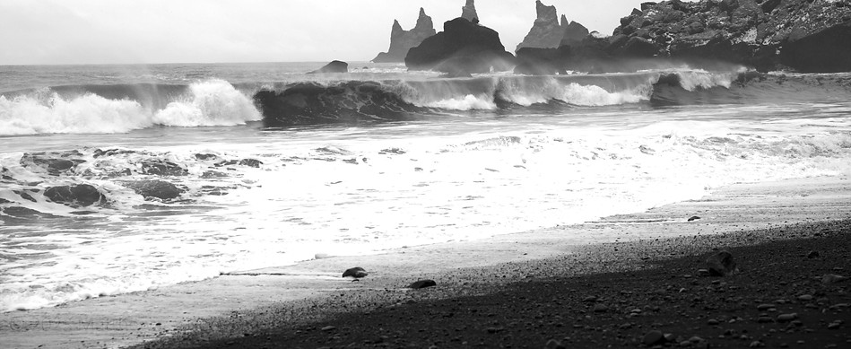 black sand beaches in a storm 01_share_e