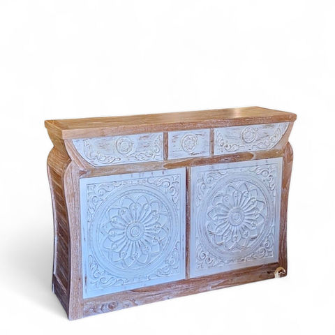 Consola oriental de madera tallada blanca con motivos de mandala, dos cajones y dos puertas