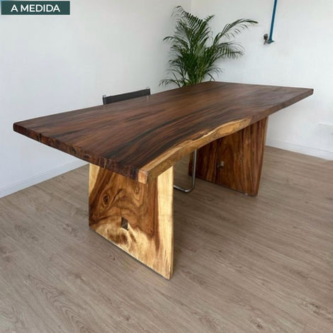 Mesa de comedor rústica de madera de suar maciza con patas gruesas de madera por Colonnial Gallery