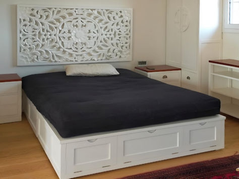 cama canapé a medida colonial de madera y blanca