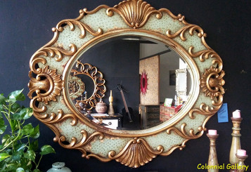 Mueble colonial vintage pintado espejo verde dorado.jpg