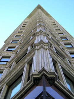Reliance building corner symmetry.jpg