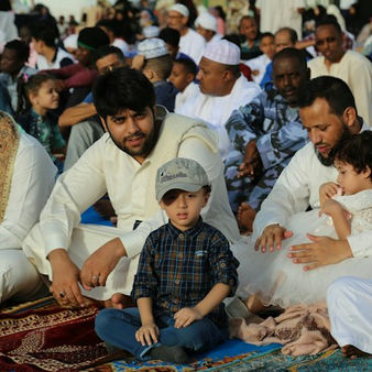 Keadaan sesak di masjid semasa solat jumaat