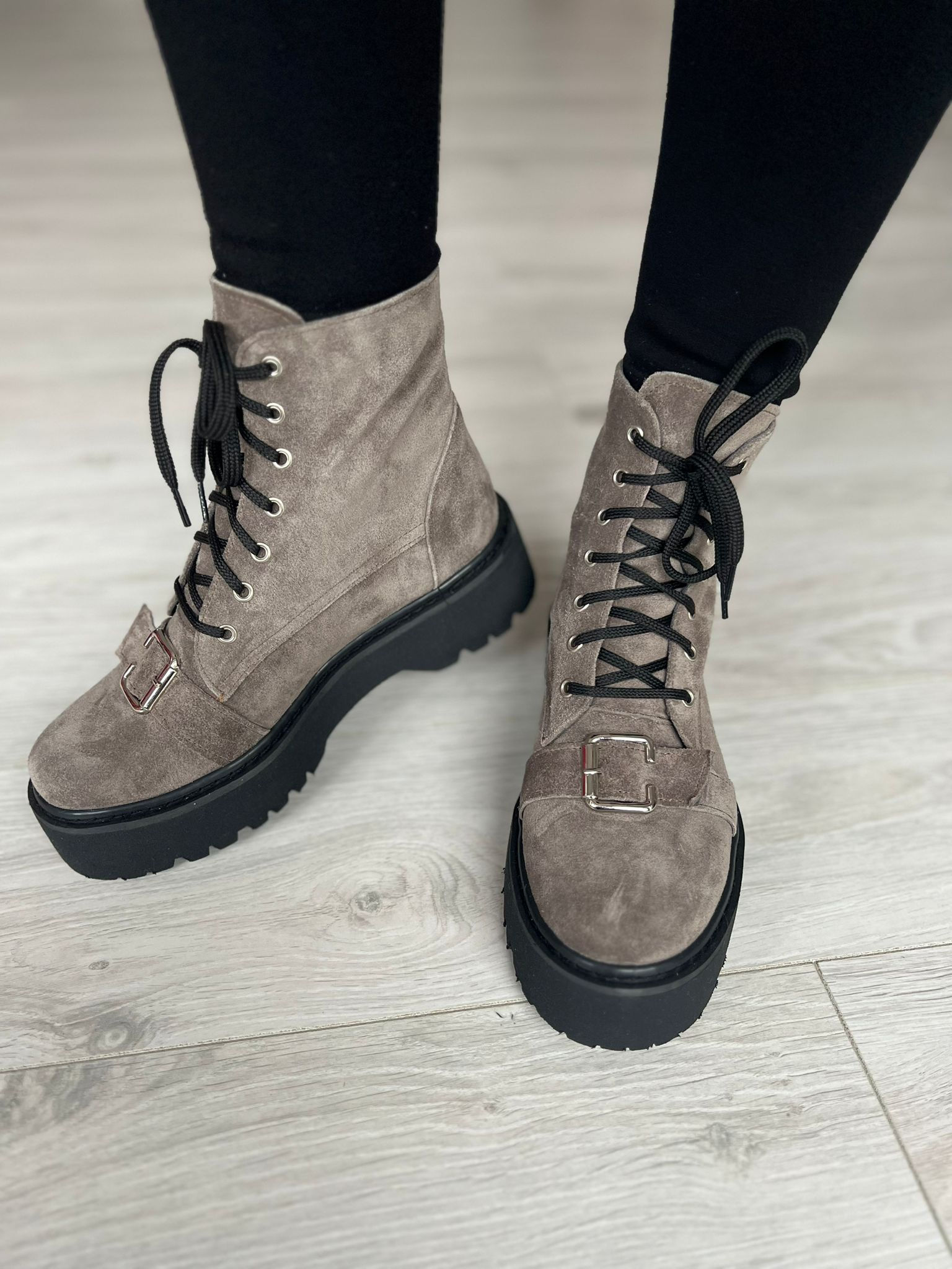 Bocanci SHORT BROWN VIBE