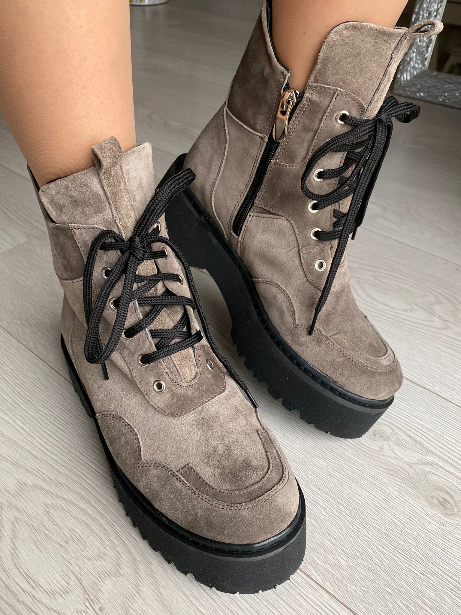 Bocanci SOMETHING BROWN