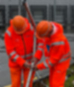 Arbeiter an der Montage RSS Rail Safety System