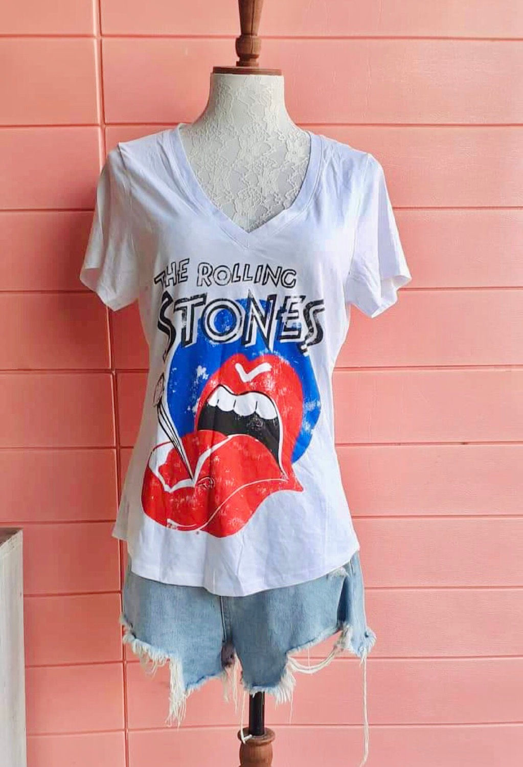 Rolling stones vneck w/ flaw