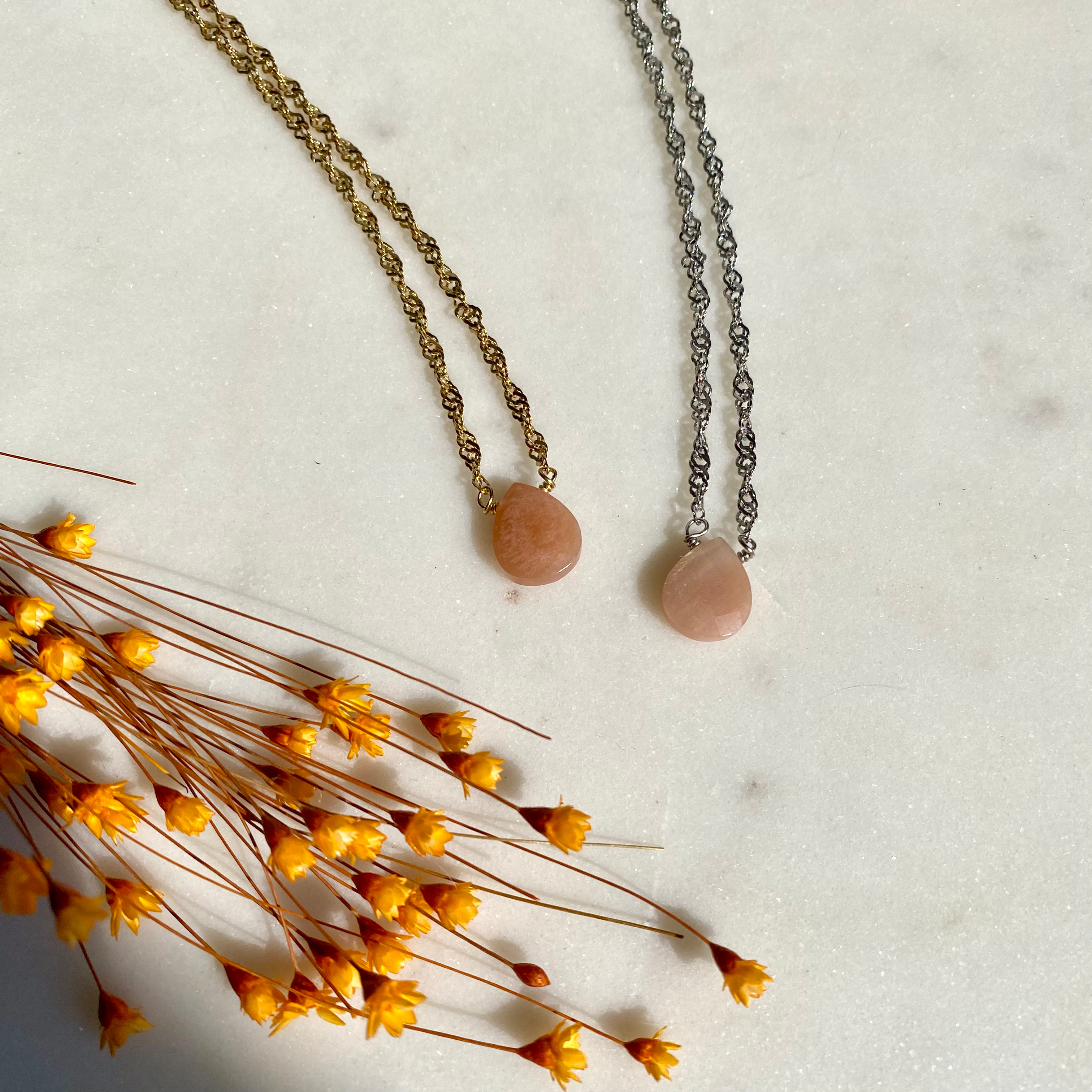 Collane silver e gold con pietre naturali pietra di luna pesca