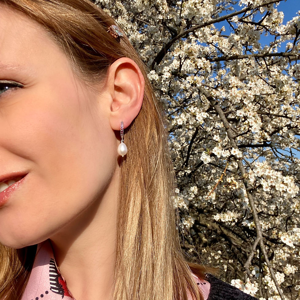 Orecchini moda donna in ottone anallergico silver cerchi piccoli con perla d'acqua dolce ovale