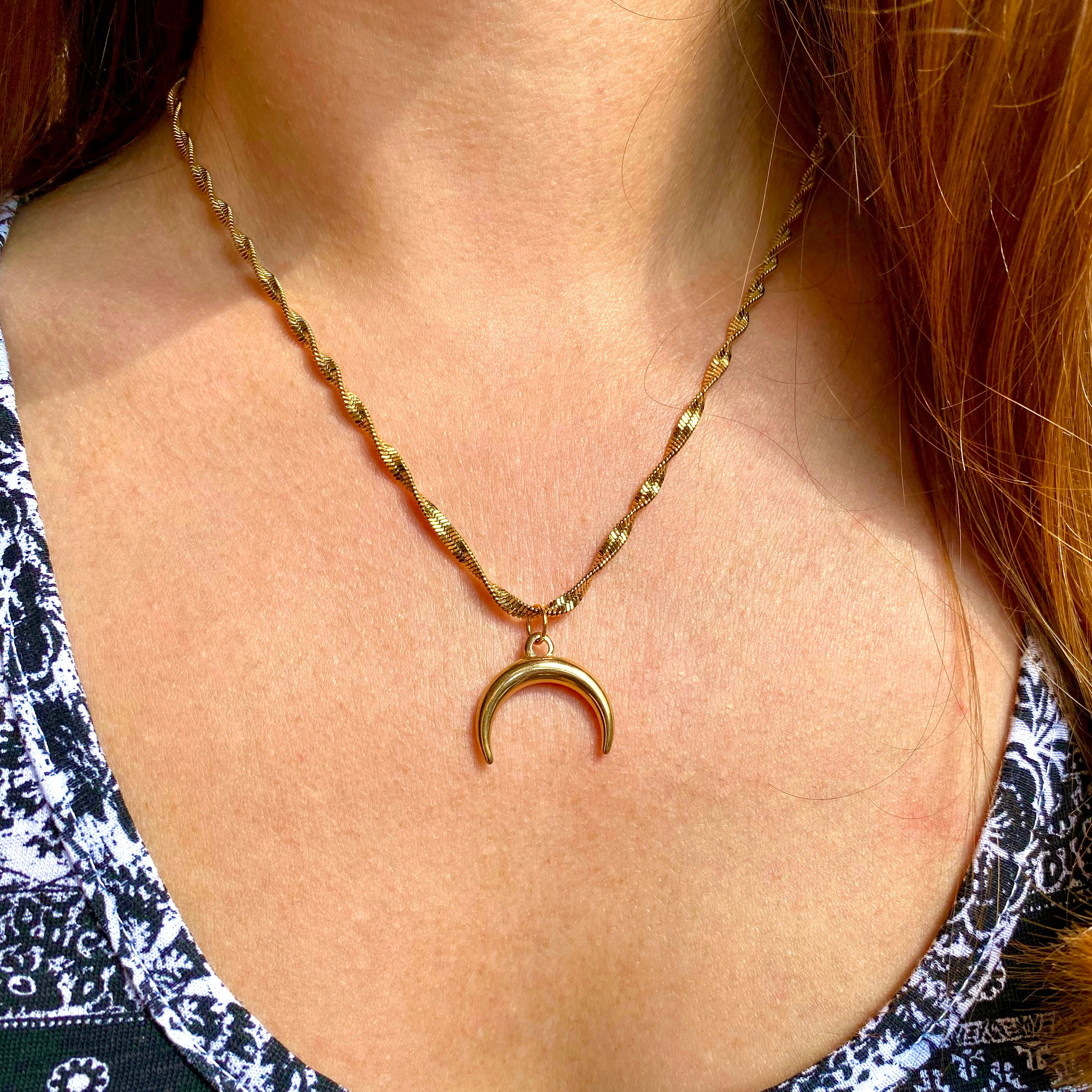 Collana acciaio inossidabile con mezza luna rovesciata portafortuna