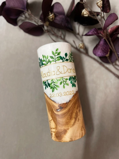 hochzeitskerze holz mit grünen Blüten