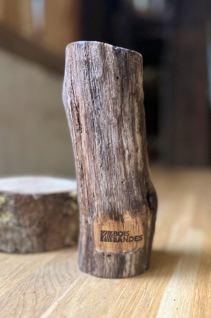 Miniature : Hibou taillé et sculpter dans un rondin de bois en chêne massif de la forêt Landaise