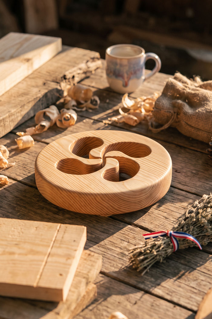 Miniature : Dessous de plat artisanal en pin des Landes avec Croix Basque Lauburu