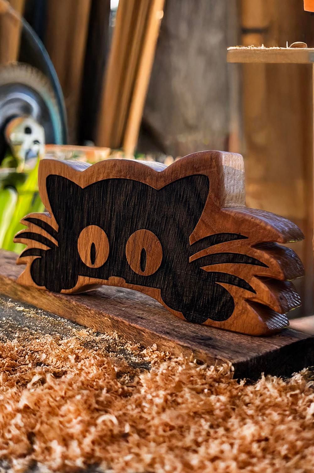 Presse-papier original "le Chat" en chêne massif vernis des Landes