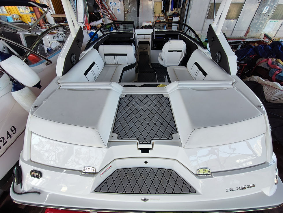 縮圖：Searay SLX-W 230 (2019)