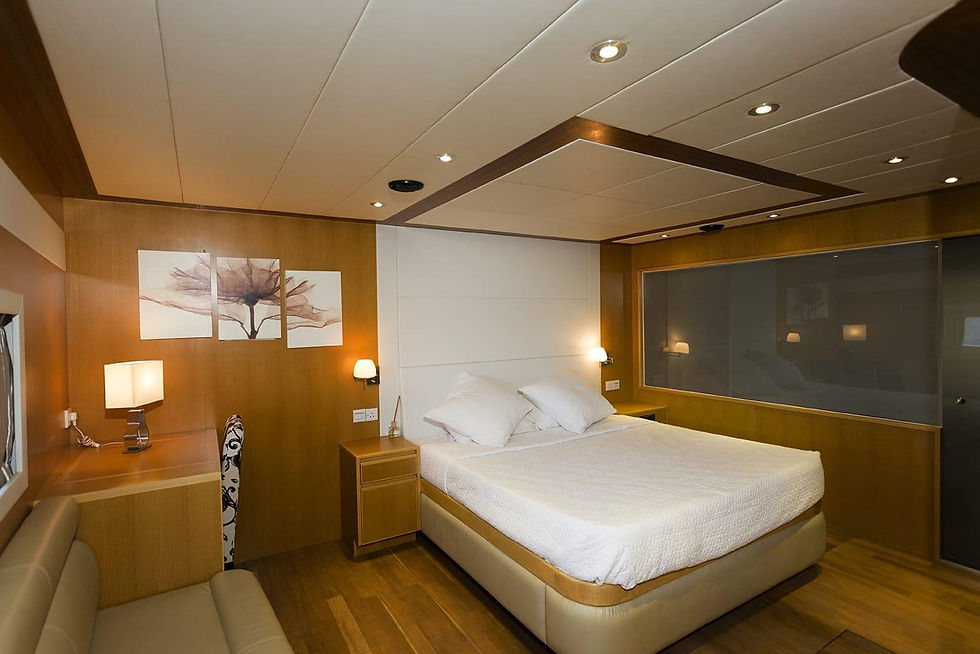 縮圖：Luxury Yacht Black (2015)