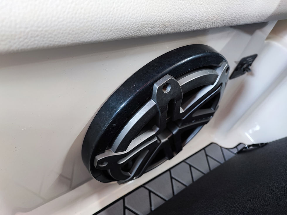 縮圖：Searay SLX-W 230 (2019)