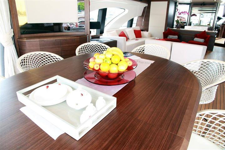 縮圖：Azimut 100 Leonardo (2012)