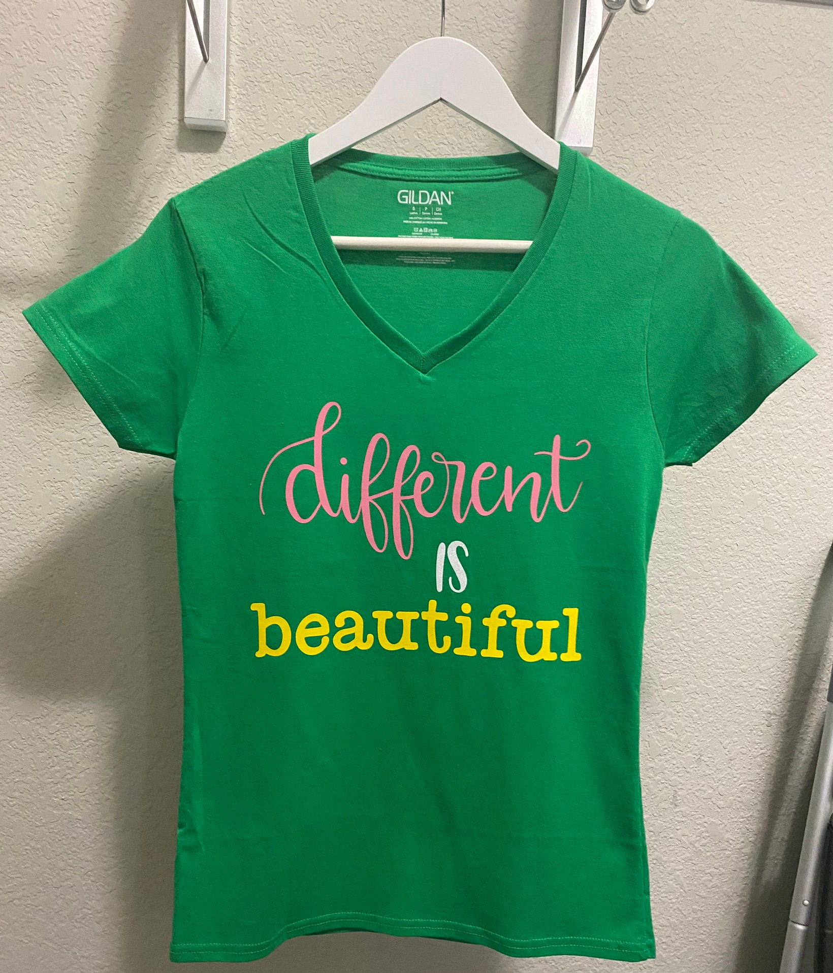 Different Is Beautiful - Size Small Green Women’s Relaxed Cotton Short Sleeve