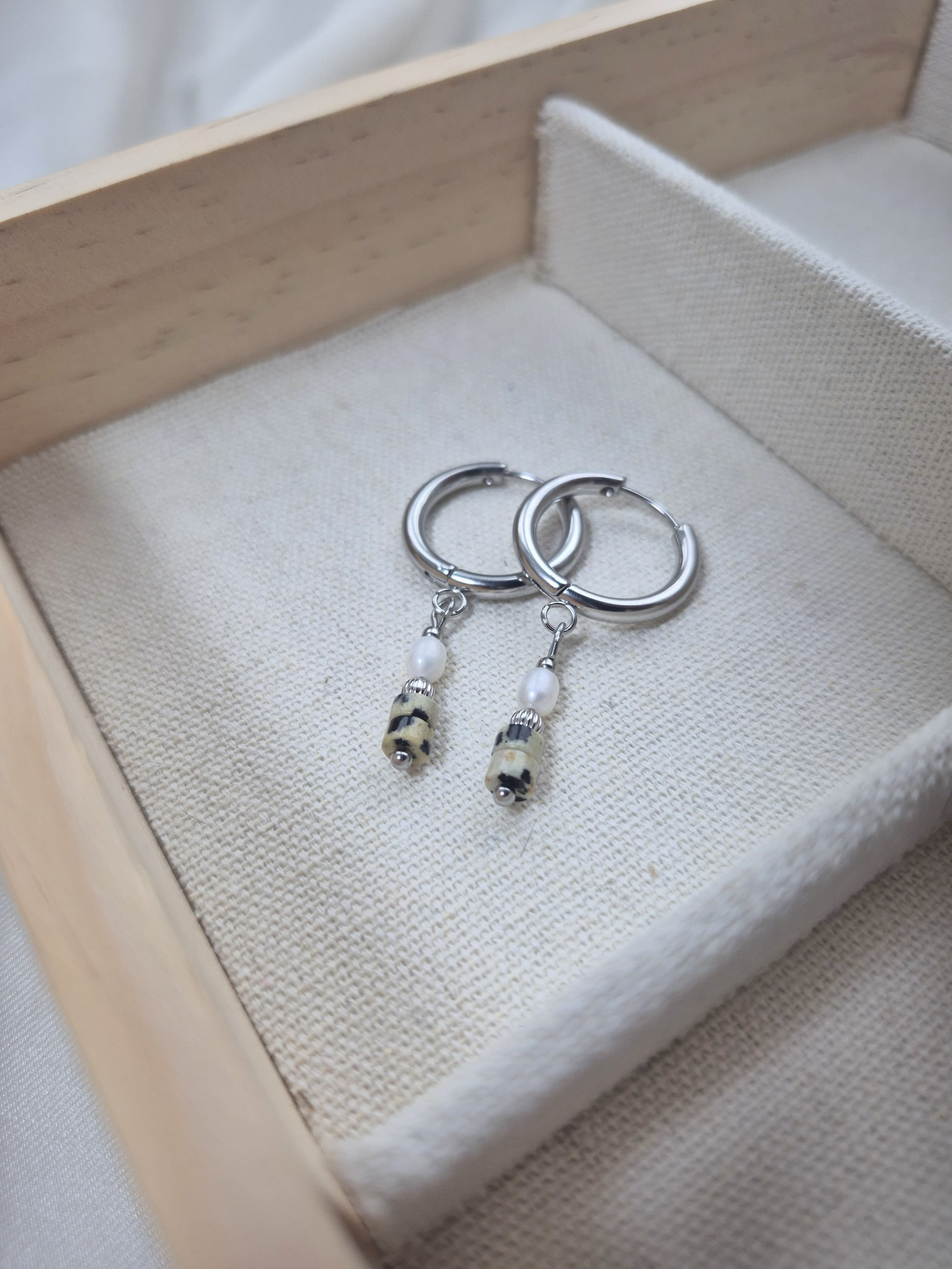 Creole - Dalmatiner Stein Scheiben mit einer Süßwasserperle