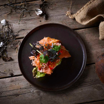 Citrongræs marineret laks serveret med wasabi & koriander
Lemongrass marinated salmon served with wasabi & cilantro