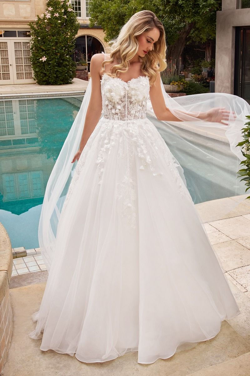 Miniatura: Dreamy Cape Wedding Dress