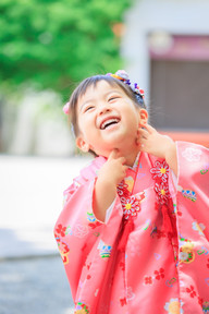 パティシエ、トラック運転手を経てダンサー、振付師になりプロカメラマン、デザイナーとして活動中。ウェディングや前撮り、家族写真、七五三、マタニティフォトなど記念日の撮影から、ダンスの発表会や舞台撮影、プロフィール写真、アー写、作品撮りまで人物撮影が得意。東京、横浜を中心に関東一円から全国どこへでも出張撮影をしています。 Photographer TETSUYA HANEDA カメラマン羽田哲也　宮崎県出身 神奈川県横浜市在住　出張撮影、出張カメラマン、お宮参り