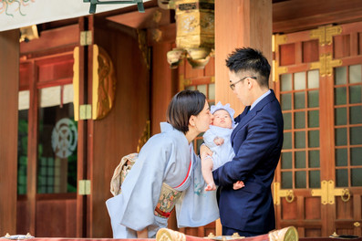 パティシエ、トラック運転手を経てダンサー、振付師になりプロカメラマン、デザイナーとして活動中。ウェディングや前撮り、家族写真、七五三、マタニティフォトなど記念日の撮影から、ダンスの発表会や舞台撮影、プロフィール写真、アー写、作品撮りまで人物撮影が得意。東京、横浜を中心に関東一円から全国どこへでも出張撮影をしています。 Photographer TETSUYA HANEDA カメラマン羽田哲也　宮崎県出身 神奈川県横浜市在住　出張撮影、出張カメラマン、お宮参り