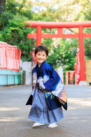 楽しい雰囲気で人見知りのお子様も安心、自然な表情と笑顔を残す七五三の出張撮影(カメラマン羽田哲也/東京・横浜・神奈川)