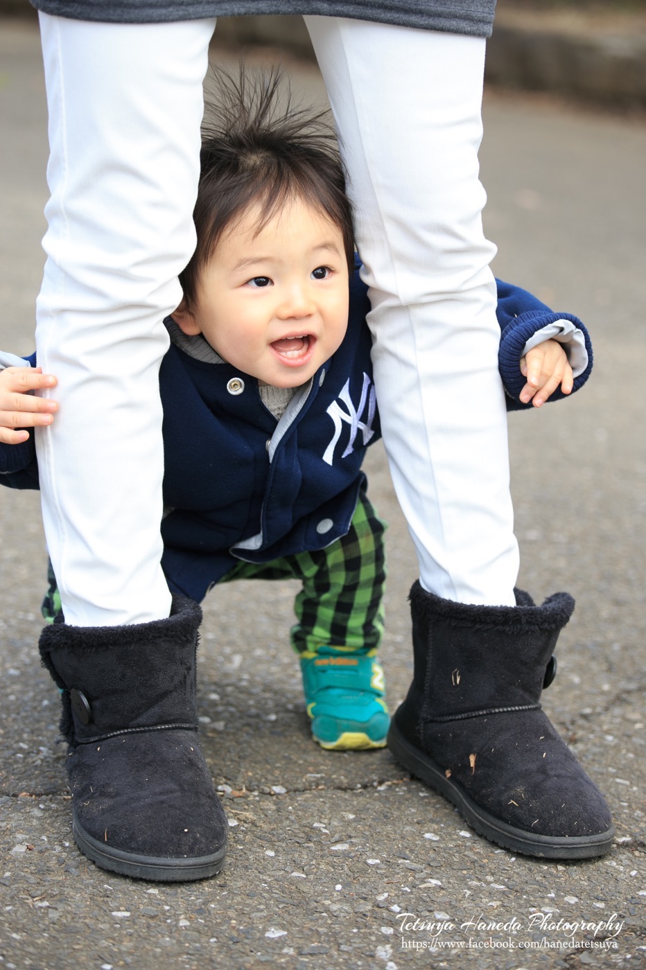 パティシエ、トラック運転手を経てダンサー、振付師になりプロカメラマン、デザイナーとして活動中。ウェディングや前撮り、家族写真、七五三、マタニティフォトなど記念日の撮影から、ダンスの発表会や舞台撮影、プロフィール写真、アー写、作品撮りまで人物撮影が得意。東京、横浜を中心に関東一円から全国どこへでも出張撮影をしています。 Photographer TETSUYA HANEDA カメラマン羽田哲也 宮崎県出身 神奈川県横浜市在住 出張撮影、出張カメラマン、お宮参り