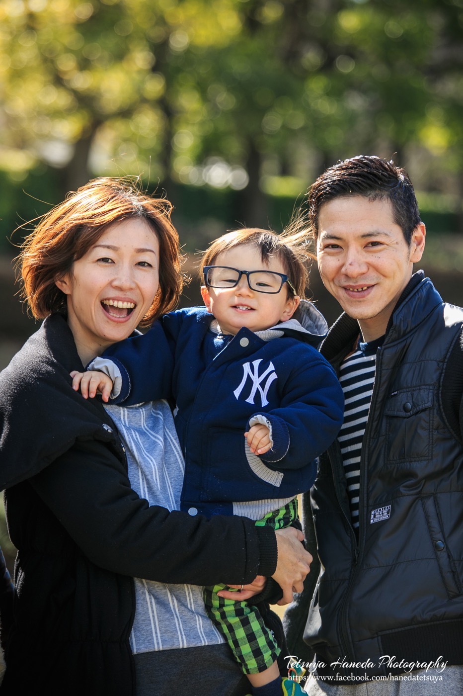 パティシエ、トラック運転手を経てダンサー、振付師になりプロカメラマン、デザイナーとして活動中。ウェディングや前撮り、家族写真、七五三、マタニティフォトなど記念日の撮影から、ダンスの発表会や舞台撮影、プロフィール写真、アー写、作品撮りまで人物撮影が得意。東京、横浜を中心に関東一円から全国どこへでも出張撮影をしています。 Photographer TETSUYA HANEDA カメラマン羽田哲也 宮崎県出身 神奈川県横浜市在住 出張撮影、出張カメラマン、お宮参り