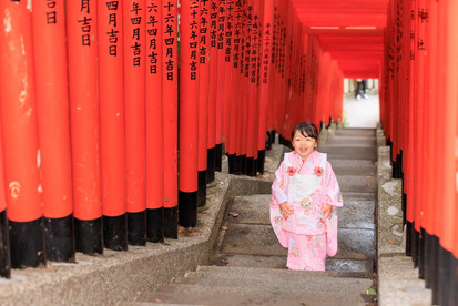 パティシエ、トラック運転手を経てダンサー、振付師になりプロカメラマン、デザイナーとして活動中。ウェディングや前撮り、家族写真、七五三、マタニティフォトなど記念日の撮影から、ダンスの発表会や舞台撮影、プロフィール写真、アー写、作品撮りまで人物撮影が得意。東京、横浜を中心に関東一円から全国どこへでも出張撮影をしています。 カメラマン羽田哲也 宮崎県出身 神奈川県横浜市在住 出張撮影、出張カメラマン、お宮参り